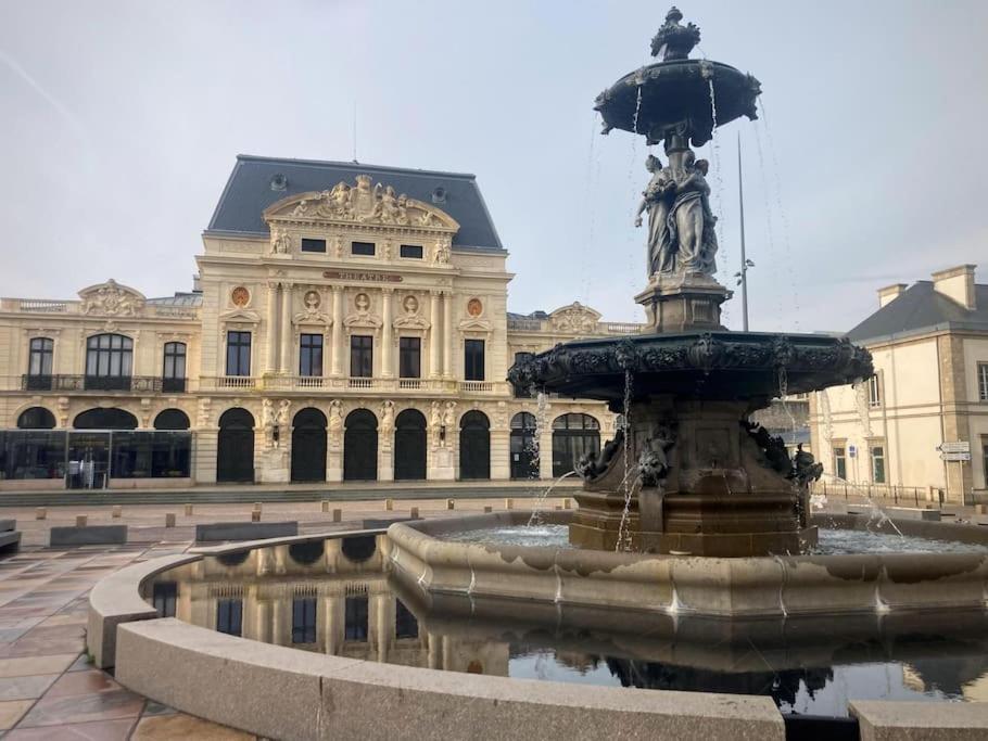Duplex Parapluies De Cherbourg Netflix Parking Extérieur photo