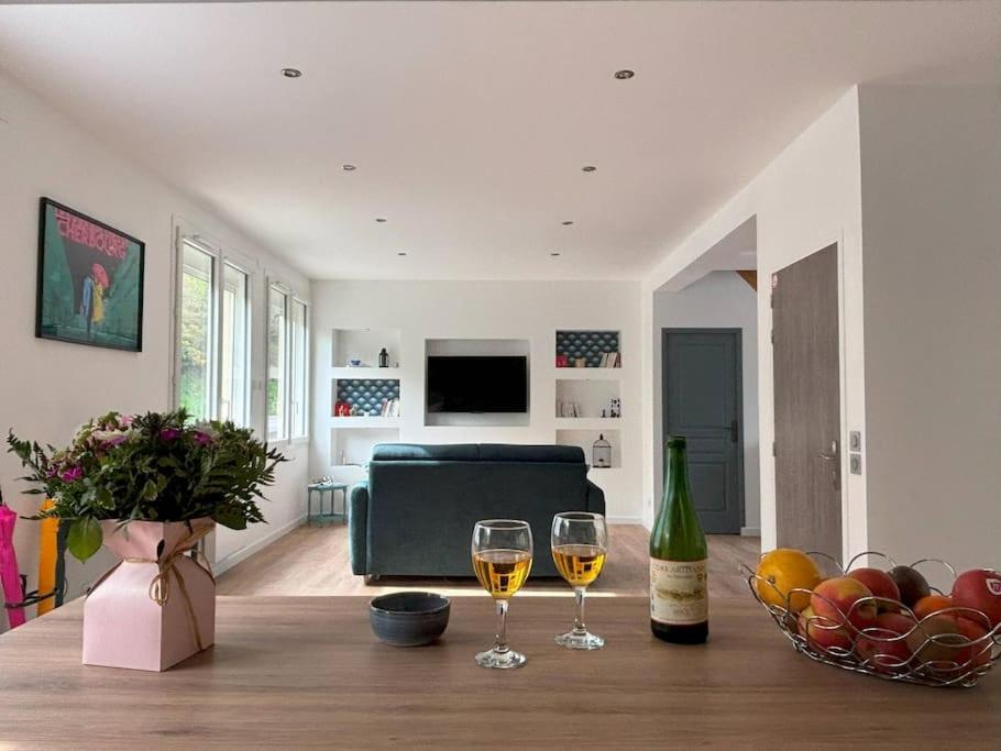 Duplex Parapluies De Cherbourg Netflix Parking Extérieur photo